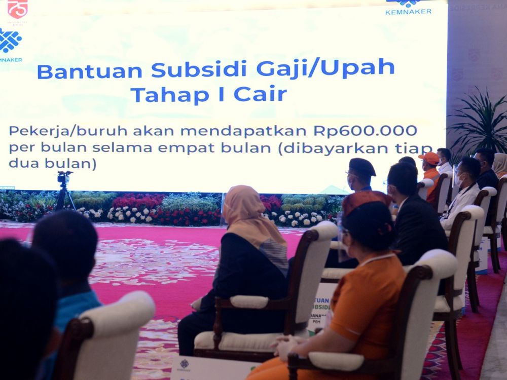 Presiden Jokowi Luncurkan Bantuan Subsidi Upah